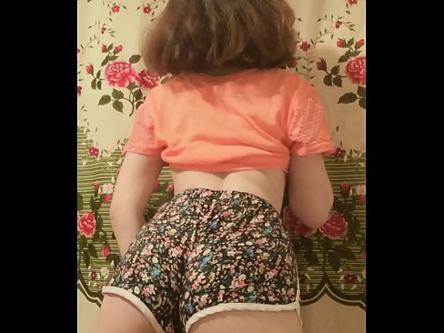 ❤️ Gadis muda seksi menanggalkan celana pendeknya di depan kamera ❤️ Porno di id.naffuck.xyz